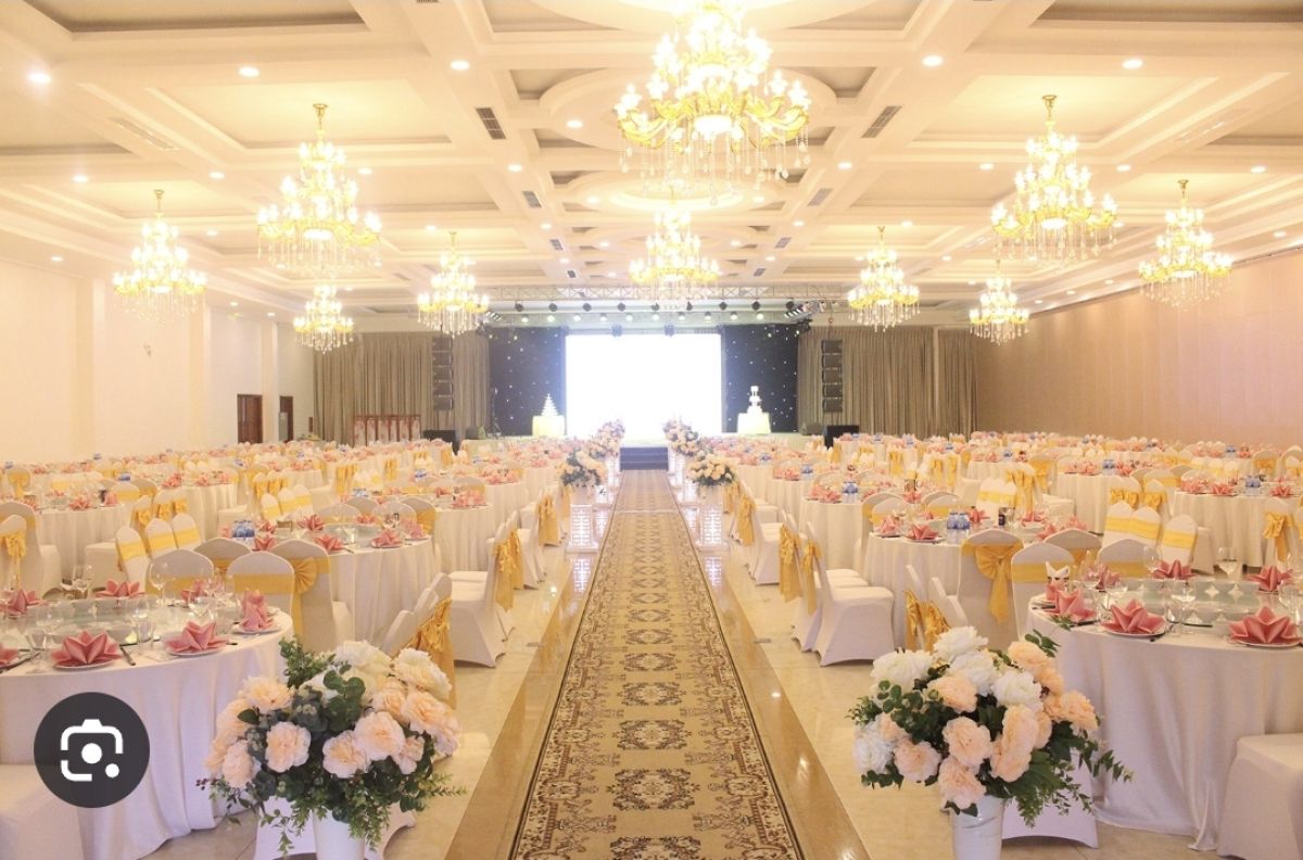 WHITE PALACE